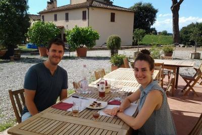 VIN SANTO (vino de postre) y CANTUCCINI (galletas) DEGUSTACIÓN en CHIANTI WINERY VIN SANTO (vino de postre) y CANTUCCINI (galletas) DEGUSTACIÓN en CHIANTI WINERY