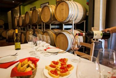 Visita a la bodega y cata de vinos Chianti orgánicos y aceite virgen extra. Visita a la bodega y cata de vinos Chianti orgánicos y aceite virgen extra.