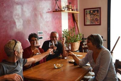 DEGUSTACIÓN DE 4 VINOS en una granja Chianti Classico (visita / visita a la bodega incluida) DEGUSTACIÓN DE 4 VINOS en una granja Chianti Classico (visita / visita a la bodega incluida)