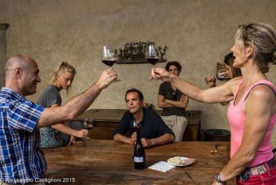 Cata de Chianti Wine y EVO Oil en un viejo castillo de 900 años a 10 millas de Florencia Cata de Chianti Wine y EVO Oil en un viejo castillo de 900 años a 10 millas de Florencia