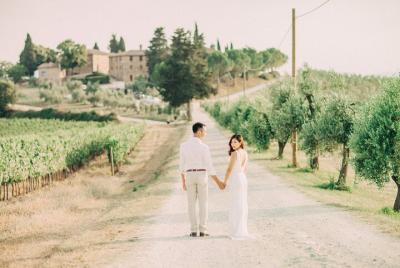 Sesión privada de fotografía de vacaciones con fotógrafo en Toscana Sesión privada de fotografía de vacaciones con fotógrafo en Toscana