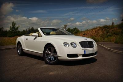 Rent a Car para bodas: 1971 White Bentley Rent a Car para bodas: 1971 White Bentley