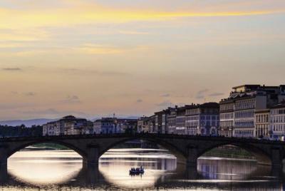 Paseo en barco privado por el río Arno en Florencia Paseo en barco privado por el río Arno en Florencia
