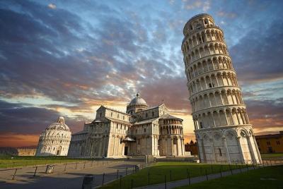Viaje en coche privado a Lucca y Pisa desde Florencia (8 h) Viaje en coche privado a Lucca y Pisa desde Florencia (8 h)