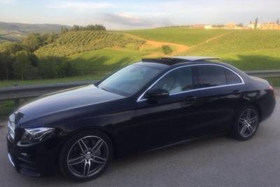 Traslado privado del aeropuerto de Florencia a los hoteles de la ciudad. Traslado privado del aeropuerto de Florencia a los hoteles de la ciudad.