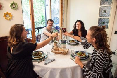 Almuerzo o cena y demostración de cocina en una casa local en Ischia Almuerzo o cena y demostración de cocina en una casa local en Ischia
