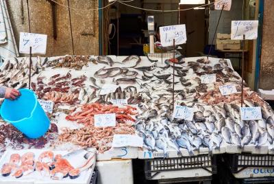 Visita al mercado de grupos pequeños y clase de cocina en Ischia Visita al mercado de grupos pequeños y clase de cocina en Ischia