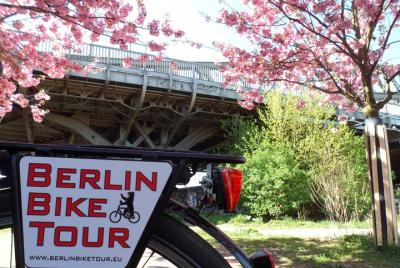 Tour de medio día en bicicleta por los sitios menos conocidos e históricos de Berlín Tour de medio día en bicicleta por los sitios menos conocidos e históricos de Berlín
