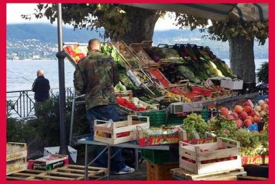 Visita al mercado local y experiencia gastronómica en la casa de Cesarina en Como