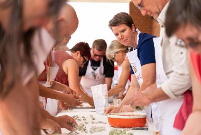 Nombre su receta: recorrido del mercado de alimentos y el taller con un Cesarina en el lago de Como