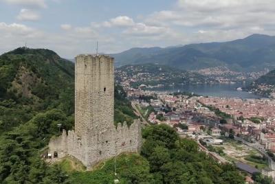 Tour privado de 2 horas por el castillo medieval sobre el lago de Como