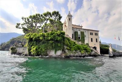Guía turístico exclusivo y barco privado en el lago de Como