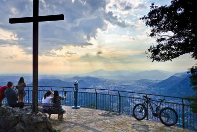 Tour privado panorámico en bicicleta eléctrica en Como y alrededores