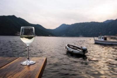Aperitivo Crucero al atardecer en el golfo Borromeo