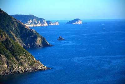 Paseo en barco por Cinque Terre "una experiencia única por mar"  Paseo en barco por Cinque Terre