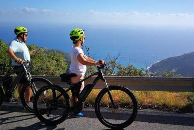 Ebiking en la viña y cata de vinos. Ebiking en la viña y cata de vinos.