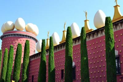 Excursión de un día al museo Dalí y Girona desde Barcelona