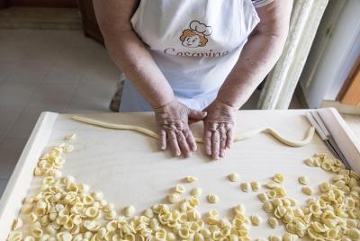 Comparta su amor de pasta: clase de pasta y tiramisú en grupo pequeño en Otranto Comparta su amor de pasta: clase de pasta y tiramisú en grupo pequeño en Otranto