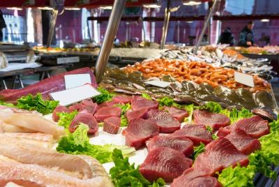 Visita al mercado de grupos pequeños y clase de cocina en Lecce Visita al mercado de grupos pequeños y clase de cocina en Lecce