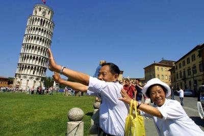 Excursión por la costa del puerto de Livorno: Pisa San Gimignano y Siena Almuerzo y degustación de vinos