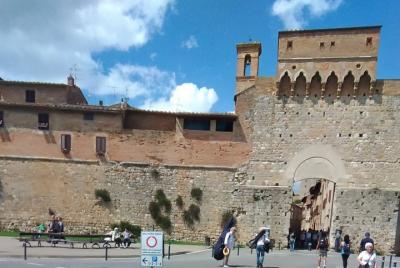 Excursión por la costa del puerto de Livorno: Toscana Siena y San Gimignano Almuerzo y degustación de vinos