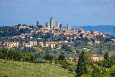 Volterra y San Gimignano desde Lucca
