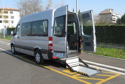 Servicio de transferencia accesible para usuarios de sillas de ruedas en el puerto de Livorno