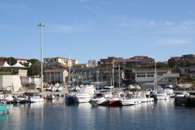 Traslado privado: puerto de Civitavecchia a Livorno o viceversa