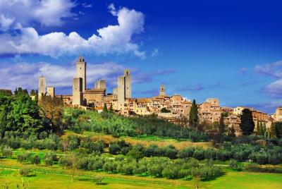 Campiña toscana: grupo pequeño Volterra y San Gimignano desde Luc Campiña toscana: grupo pequeño Volterra y San Gimignano desde Luc