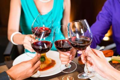 Tour de Chianti y Supertuscan 3 bodegas con almuerzo ligero 8 personas max más personal