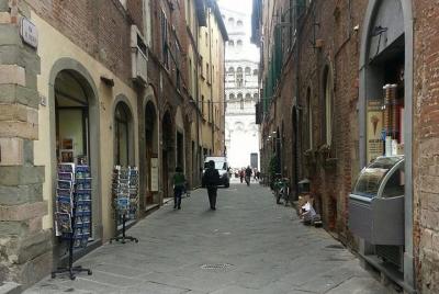 Recorrido a pie privado de Lucca Highlights