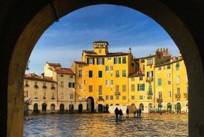 Su recorrido a pie por Lucca