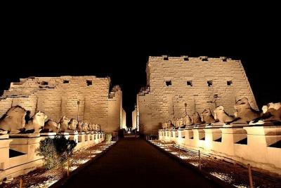 Espectáculo de luz y sonido en el templo de Karnak desde Luxor