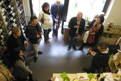 Cata de vinos de Milán con Sommelier italiano Cata de vinos de Milán con Sommelier italiano