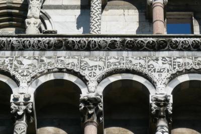 Tour privado: Niños en Lucca - Retrocediendo en el tiempo hasta la Edad Media.