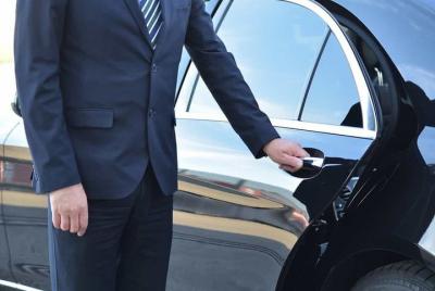 Traslado Fiumicino FCO Aeropuerto hacia / desde Forte dei Marmi Opcional parada Orbetello