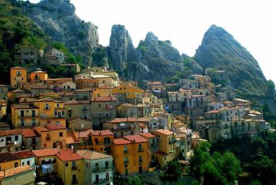 Paseo a pie por Pietrapertosa: pueblos y paisajes memorables cerca de Matera