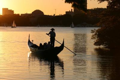 Venecia en 1 día en tren de alta velocidad desde Milán (paseo en góndola incluido) Venecia en 1 día en tren de alta velocidad desde Milán (paseo en góndola incluido)