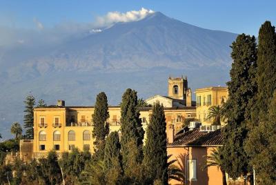 Paquete de 3 tours privados en un día: Etna - Taormina - Padrino con comida Paquete de 3 tours privados en un día: Etna - Taormina - Padrino con comida