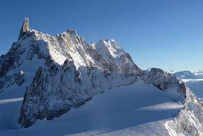 Excursión de un día a Monte Bianco y Courmayeur desde Milán Excursión de un día a Monte Bianco y Courmayeur desde Milán