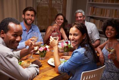 Comida natural y vino en casa milanesa - ¡Coma con los lugareños! Comida natural y vino en casa milanesa - ¡Coma con los lugareños!