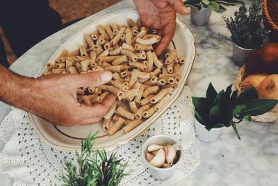 Degustación artesanal de pasta Heritage con una encantadora pareja italiana en Milán Degustación artesanal de pasta Heritage con una encantadora pareja italiana en Milán