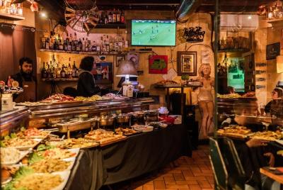 Aperitivo en el Navigli con un local: privado y personalizado Aperitivo en el Navigli con un local: privado y personalizado