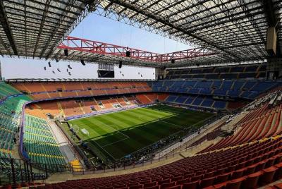 Tour privado: estadio de San Siro y turismo moderno de Milán con recogida en el hotel Tour privado: estadio de San Siro y turismo moderno de Milán con recogida en el hotel