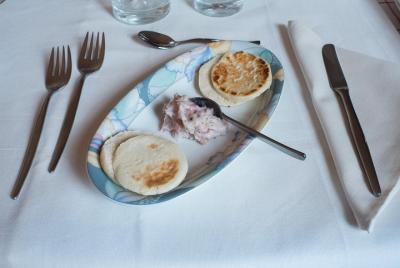 Visita al mercado local y experiencia gastronómica en la casa de un local en Módena