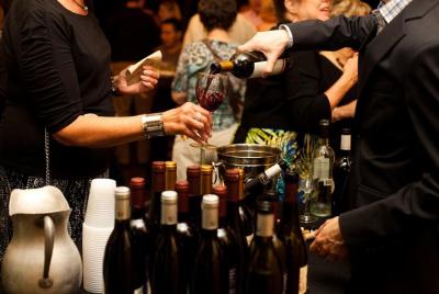 Clase de vino y degustación en Milán: tour para grupos pequeños Clase de vino y degustación en Milán: tour para grupos pequeños