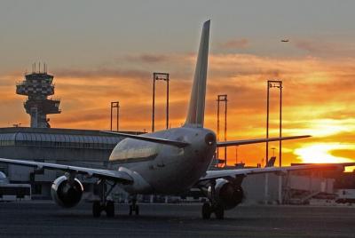 Traslado nocturno privado de lujo desde el aeropuerto de Linate a Milán Traslado nocturno privado de lujo desde el aeropuerto de Linate a Milán
