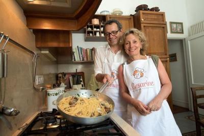 Clase privada de pasta en la casa de una Cesarina con degustación en Nápoles