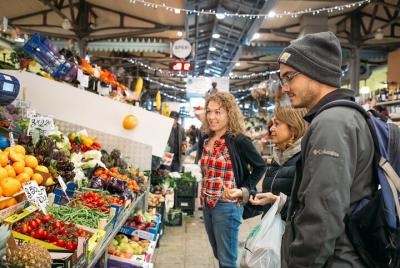 Dale un nombre a tu receta: visita al mercado de alimentos y taller con Cesarina en Nápoles