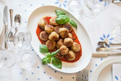 Experiencia gastronómica en la casa de un local en Nápoles con cocina en vivo